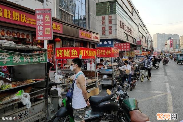 过年摆地摊卖什么赚钱 摆地摊卖什么东西成本小赚钱多