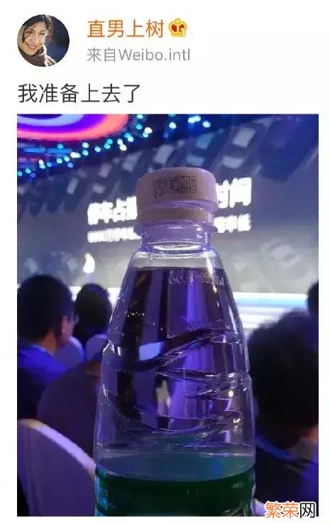 李彦宏演讲被当众泼水 百度老板被当众泼水