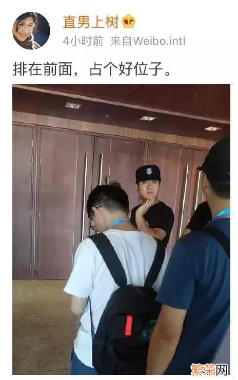 李彦宏演讲被当众泼水 百度老板被当众泼水