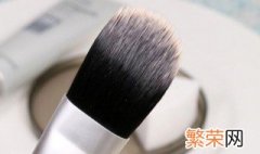 粉底液刷子怎么用 粉底液刷子的使用方法