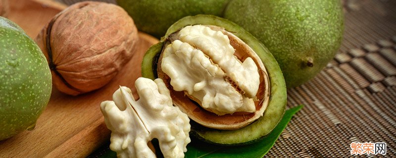 剥核桃手黑了怎么清洗干净 被核桃弄黑的手清洗方法