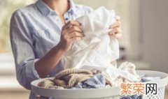 怎么洗发黄的白衣服 发黄的白色衣服如何洗白