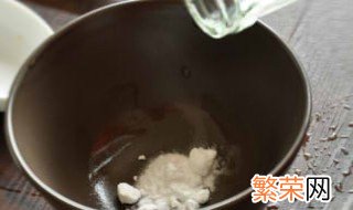 小苏打白醋能洗掉血渍吗 如何用小苏打和白醋去血渍