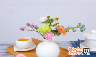 鲜花插花瓶的方法 花瓶大小不同的插花方法介绍