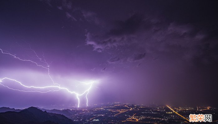 雷暴天气飞机还能飞吗 飞机遇到雷暴天气如何应对