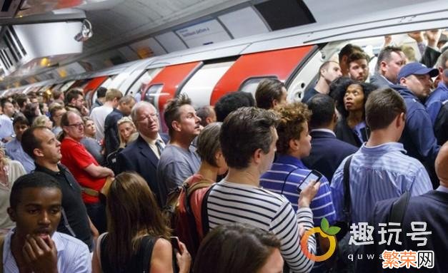 在英国工作的收入大概是怎样的 英国普通人一个月工资