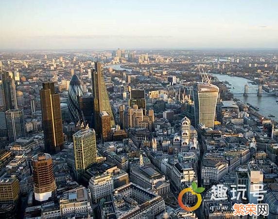 在英国工作的收入大概是怎样的 英国普通人一个月工资