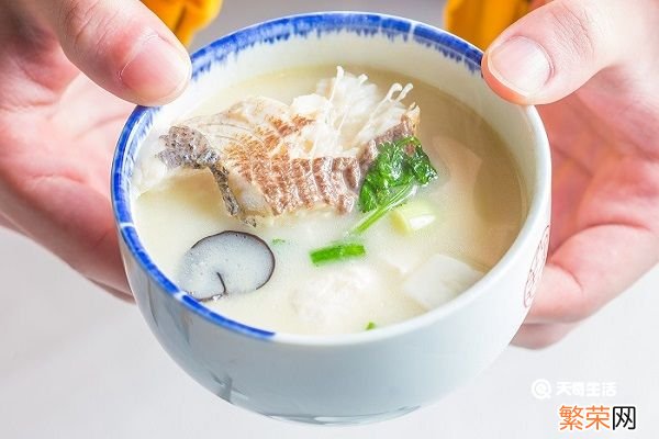 天麻川芎白芷炖鱼头的功效与作用天麻川芎白芷炖鱼头的功效与作用禁忌