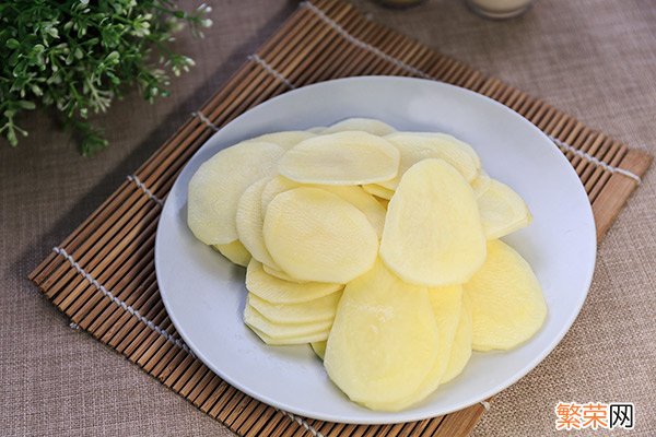 土豆敷乳房的功效与作用 土豆敷乳房的功效与作用有哪些