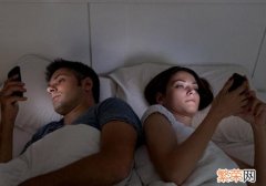 睡觉手机有没有辐射 睡觉手机放多远没辐射