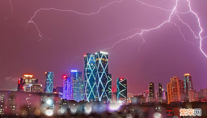 雷电是什么颜色的 雷电是什么颜色的预警