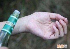 孩子眼睛喷花露水了怎么办 花露水喷到宝宝眼睛怎么办