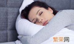 梦见玩足球什么意思 梦见打足球是什么意思