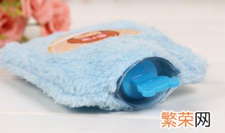 热水袋里的水是什么水可以换吗 热水袋里的水怎么换