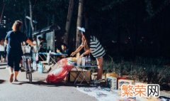 女生摆地摊适合卖什么 女生摆地摊适合卖什么小吃