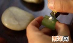 用火烧能鉴别玉和玻璃吗 火烧石玻璃是玻璃吗