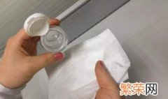 使用酒精擦拭家具进行消毒时我们要注意什么 要正确使用酒精消毒