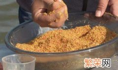 秋季钓鲫鱼用什么味型的饵料 什么时候钓鱼最好呢