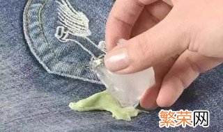 口香糖粘衣服上怎么处理干净 口香糖粘衣服上怎么办