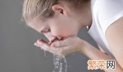 如何正确使用保湿洁面乳洗脸 如何正确使用保湿洁面乳