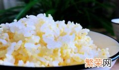 两个人干饭放多少米多少水 两个人干饭需要煮多少饭