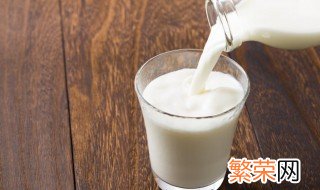 煮牛奶时加糖对它的营养成分有影响吗 煮牛奶时加糖会有什么影响