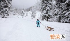 女人梦见下大雪 女人梦见下大雪地上的雪很厚