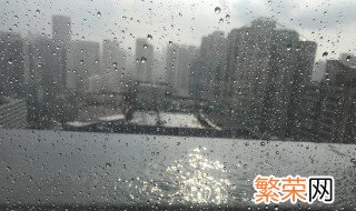 为什么会一边出太阳一边下雨 为什么会一边出太阳一边下雨呢