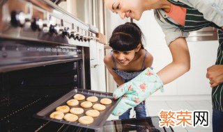 烤饼干粘烤盘怎么办 烤箱烤饼干怎么防烤糊