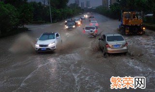 暴雨积水导致车辆熄火应该怎么做 暴雨积水导致车辆熄火时该怎么操作