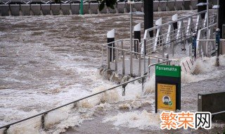 遇到暴雨引发洪灾时怎么自救 安全逃生知识