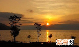 写夕阳下的湖面句子 写夕阳下的湖面句子怎么写