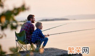 下雨天钓草鱼钓浮还是钓底 阴雨天钓草鱼钓底还是钓浮