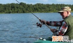 溪边浅水钓鱼技巧 浅水钓鱼的四个要领与注意事项