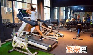 220斤胖子健身房如何训练 220斤胖子健身房如何训练大腿