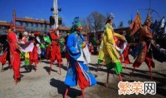 春节民俗踩高跷有哪些传说 春节民俗踩高跷有哪些传说或传说