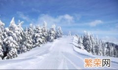 描写雪景的句子 湖心亭看雪描写雪景的句子