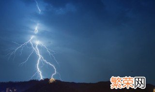 在室外时遇到雷雨天气如何应对防护 在室外时遇到雷雨天气如何应对