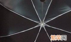 黑胶在内伞可以淋雨吗 黑胶伞雨天可以用吗