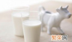 全脂牛奶和脱脂牛奶的区别是什么 全脂牛奶和脱脂牛奶的区别是什么意思