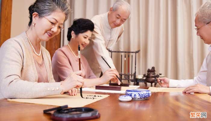 形容人老但风采依旧的诗句 形容年老也依然有风采的诗句