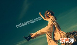 女生长筒马靴搭配技巧 长筒马丁靴怎么搭配女图片