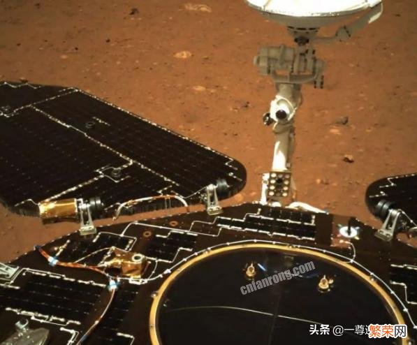 中国首张火星表面照片来了！为什么用了4天,而美国只用20分钟？