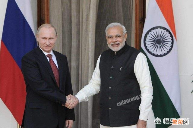 印度是中立国,为什么高端武器很少有美国的,是美国不愿意卖,还是印度更愿意买俄国货？