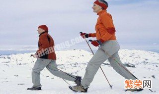 滑雪时滑雪杖应在什么位置 滑雪时滑雪杖应在什么位置滑雪