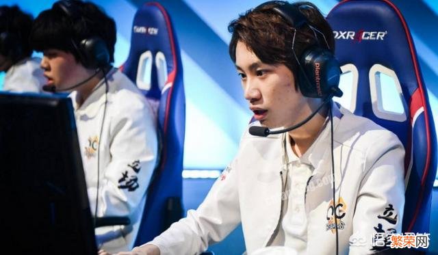 Doinb深夜透露心声:来华4年,每天睡6小时,坚持的动力无非2个字,你有何看法?