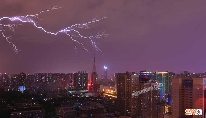 避雷针的作用是谁发现的 避雷针的作用