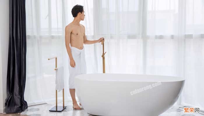 浴缸标准尺寸各种浴缸尺寸详解 浴缸的常规尺寸