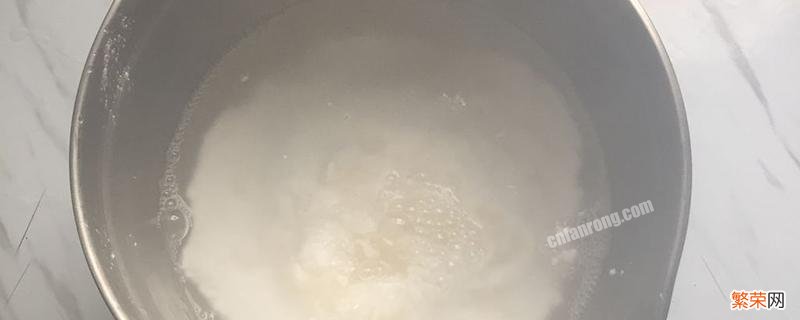 水烧开后有白色沉淀物是什么 自来水烧开后有白色沉淀物是什么
