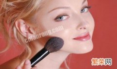 化妆的高光粉是如何用的 化妆的高光粉是怎么用的
